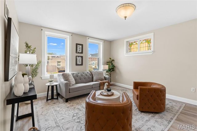 6634 Elmer Avenue, St Louis, MO 63109