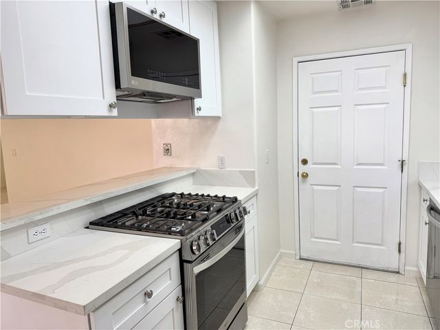 18319 Hart Street 3, Reseda, CA 91335