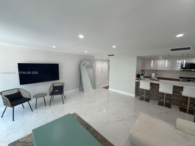 1800 Collins Avenue 3H, Miami Beach, FL 33139