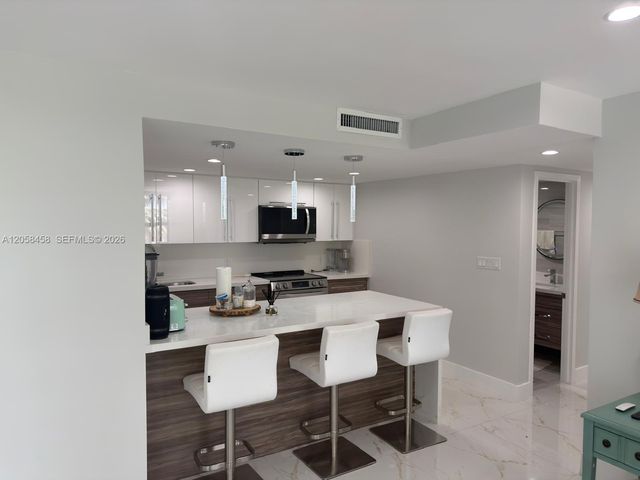 1800 Collins Avenue 3H, Miami Beach, FL 33139