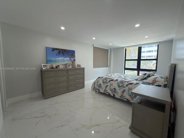 1800 Collins Avenue 3H, Miami Beach, FL 33139