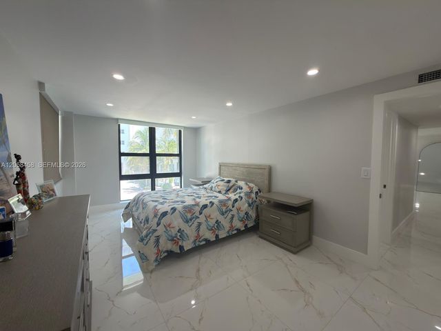 1800 Collins Avenue 3H, Miami Beach, FL 33139