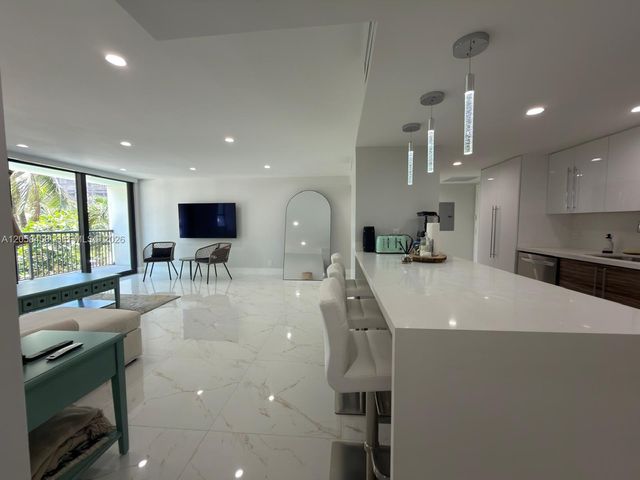 1800 Collins Avenue 3H, Miami Beach, FL 33139