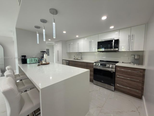 1800 Collins Avenue 3H, Miami Beach, FL 33139
