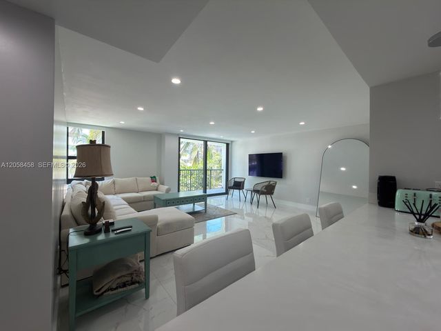 1800 Collins Avenue 3H, Miami Beach, FL 33139