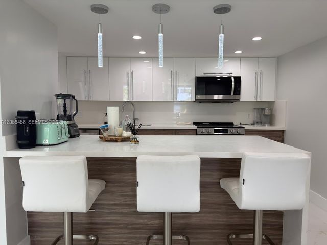 1800 Collins Avenue 3H, Miami Beach, FL 33139