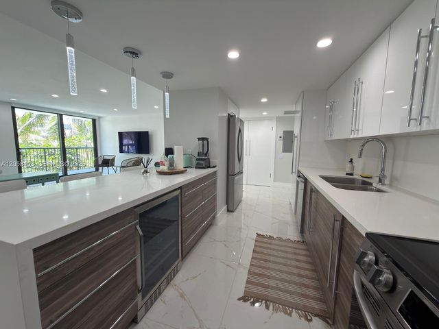 1800 Collins Avenue 3H, Miami Beach, FL 33139
