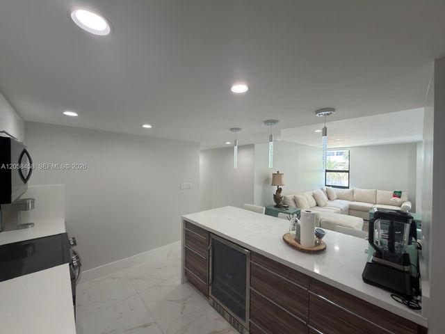 1800 Collins Avenue 3H, Miami Beach, FL 33139