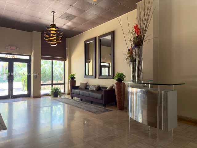 1800 Collins Avenue 3H, Miami Beach, FL 33139