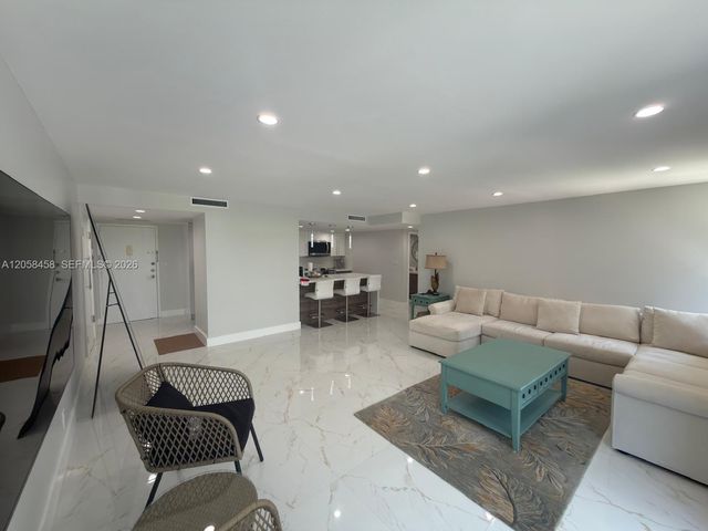 1800 Collins Avenue 3H, Miami Beach, FL 33139