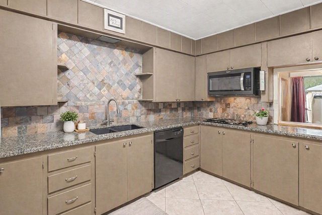 110 S Woodsway Street W, Conroe, TX 77301