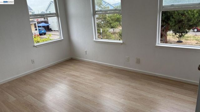 10469 West Ct, Oakland, CA 94603