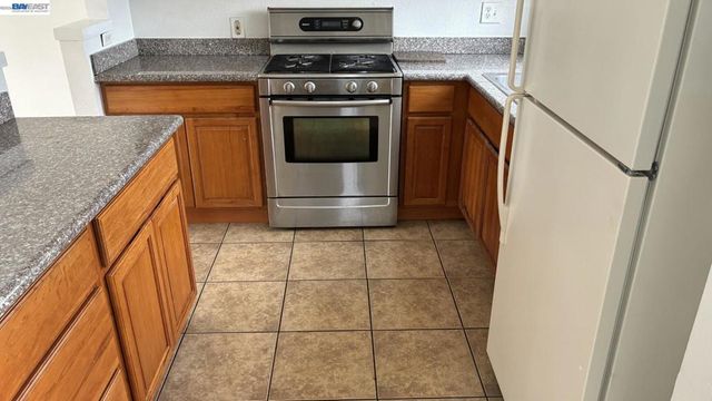 10469 West Ct, Oakland, CA 94603