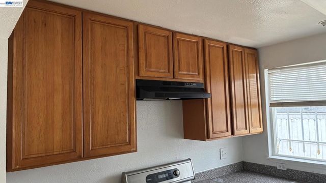 10469 West Ct, Oakland, CA 94603