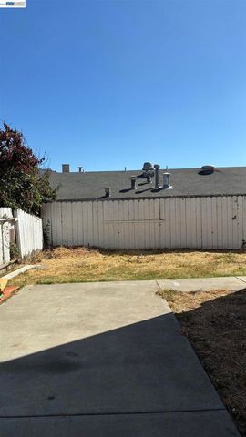 10469 West Ct, Oakland, CA 94603