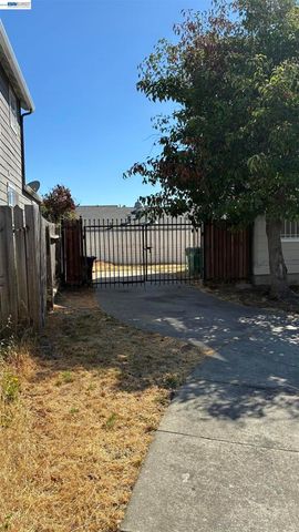 10469 West Ct, Oakland, CA 94603