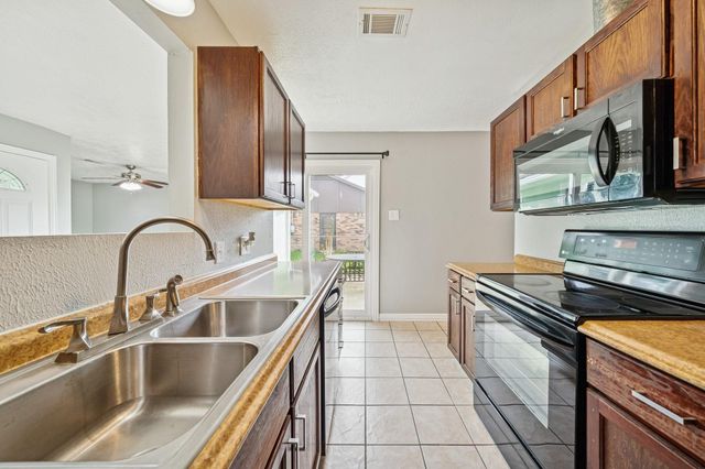 3908 Colorado Avenue, Dickinson, TX 77539