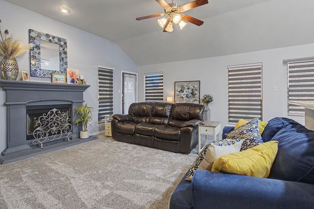 648 Handle Drive, Crowley, TX 76036