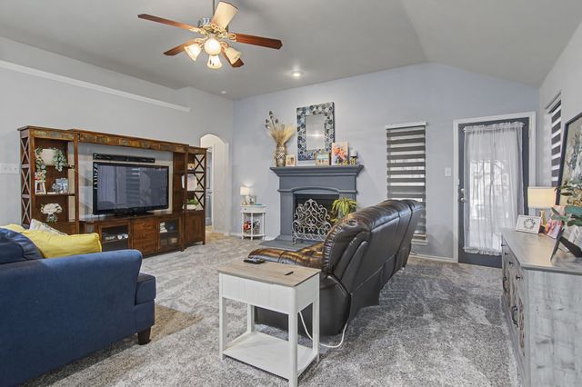 648 Handle Drive, Crowley, TX 76036