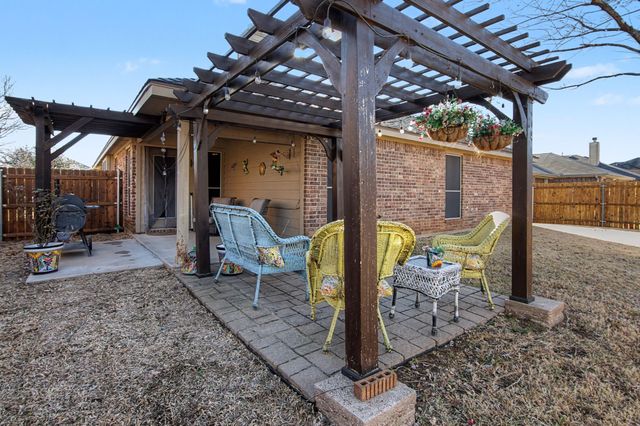 648 Handle Drive, Crowley, TX 76036