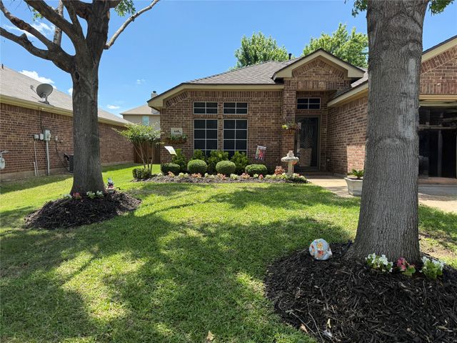 648 Handle Drive, Crowley, TX 76036