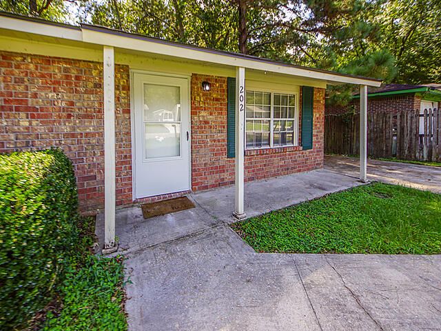 202 Barshay Drive, Summerville, SC 29483