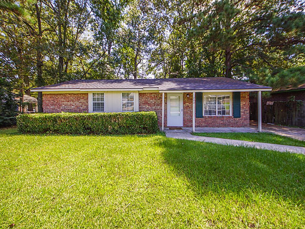 202 Barshay Drive, Summerville, SC 29483