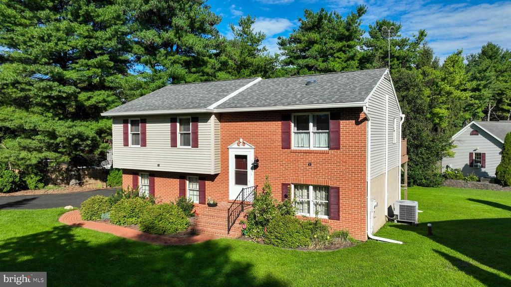 1189 RIDGE AVE, Columbia, PA 17512