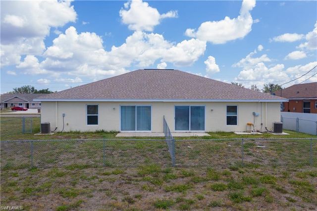 1118 Diplomat PKWY E, Cape Coral, FL 33909