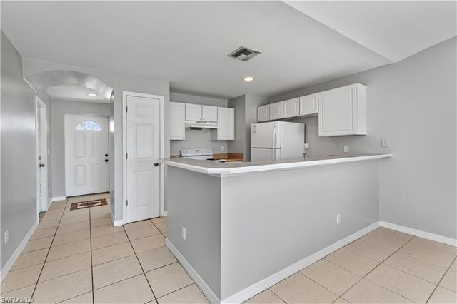 1118 Diplomat PKWY E, Cape Coral, FL 33909