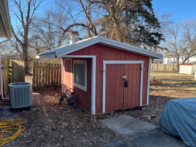 807 CLINKSCALES RD, Columbia, MO 65203