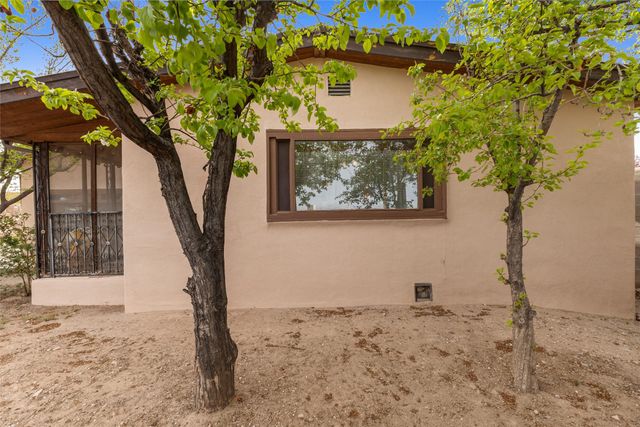 116 N Coronado Avenue, Espanola, NM 87532