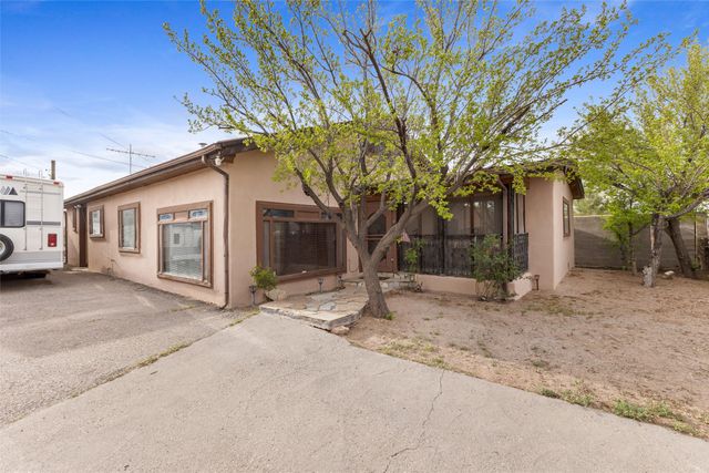 116 N Coronado Avenue, Espanola, NM 87532