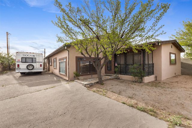 116 N Coronado Avenue, Espanola, NM 87532