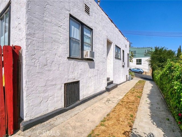 2258 Duane, Los Angeles, CA 90039