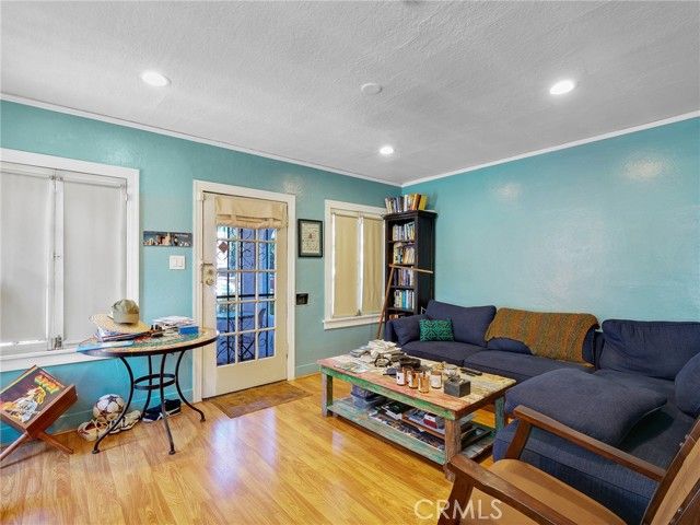 2258 Duane, Los Angeles, CA 90039