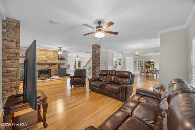 301 Red Fox Run Drive, Wallace, NC 28466