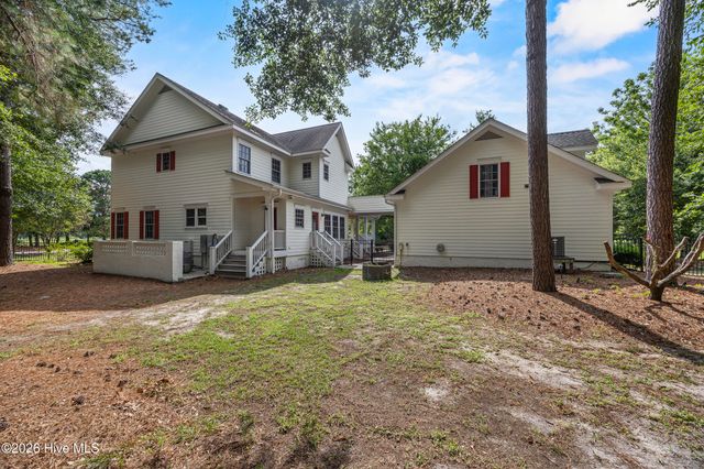 301 Red Fox Run Drive, Wallace, NC 28466