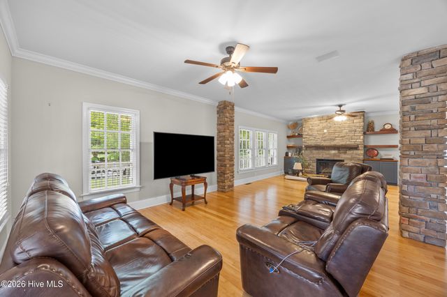 301 Red Fox Run Drive, Wallace, NC 28466