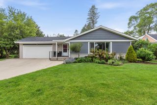 607 Green Bay ROAD, Thiensville, WI 53092
