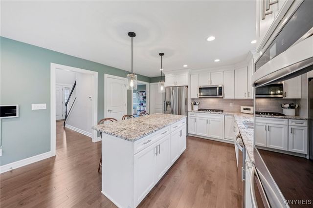 48 Worthington Lane, Lancaster, NY 14086