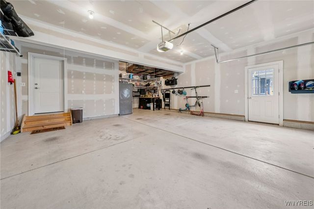 48 Worthington Lane, Lancaster, NY 14086