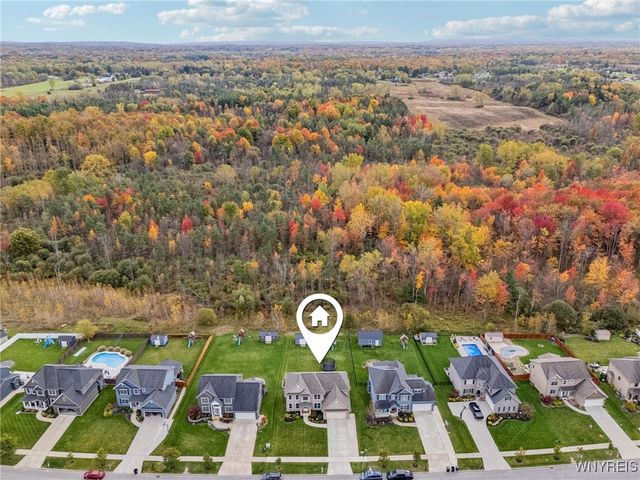 48 Worthington Lane, Lancaster, NY 14086