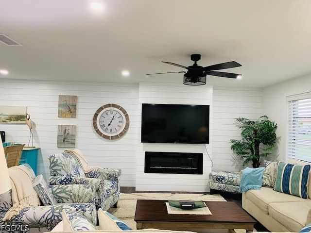 1111 SE 31st ST, Cape Coral, FL 33904