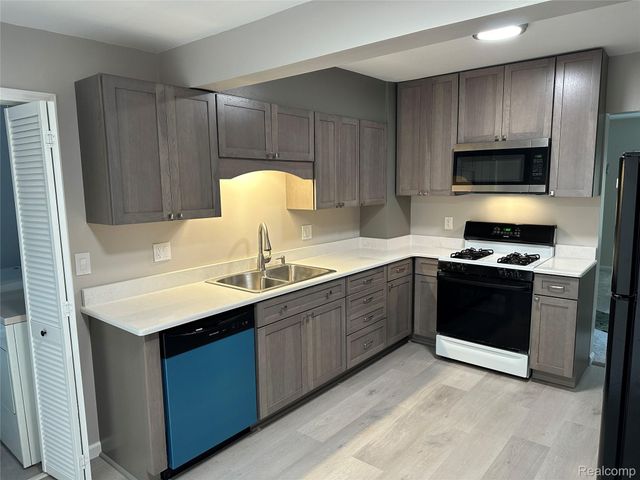 603 Heights Road, Orion Charter Township, MI 48362