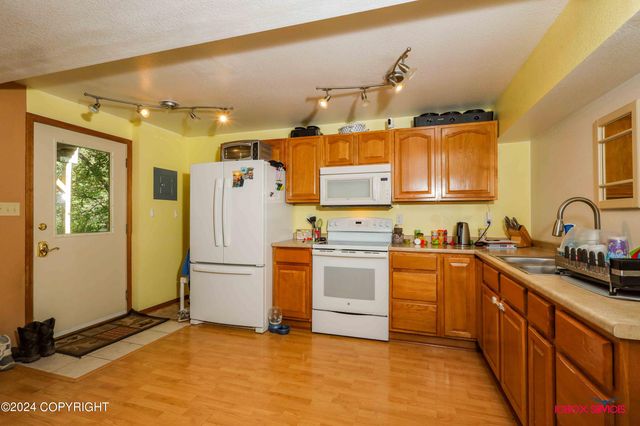 550 S Warmwood Way, Palmer, AK 99645