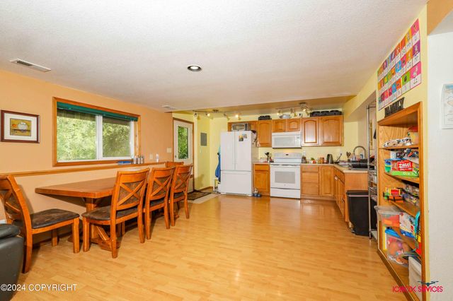 550 S Warmwood Way, Palmer, AK 99645
