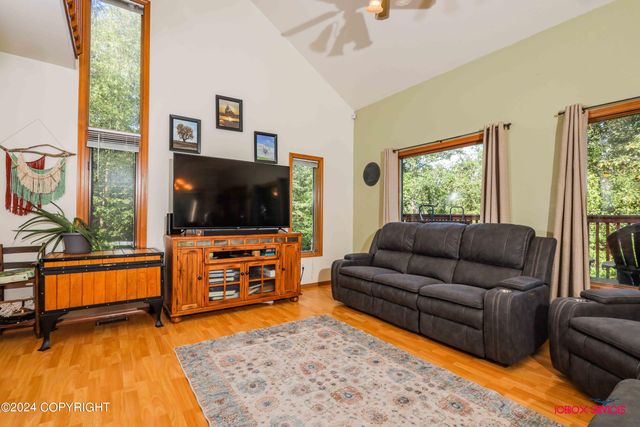 550 S Warmwood Way, Palmer, AK 99645