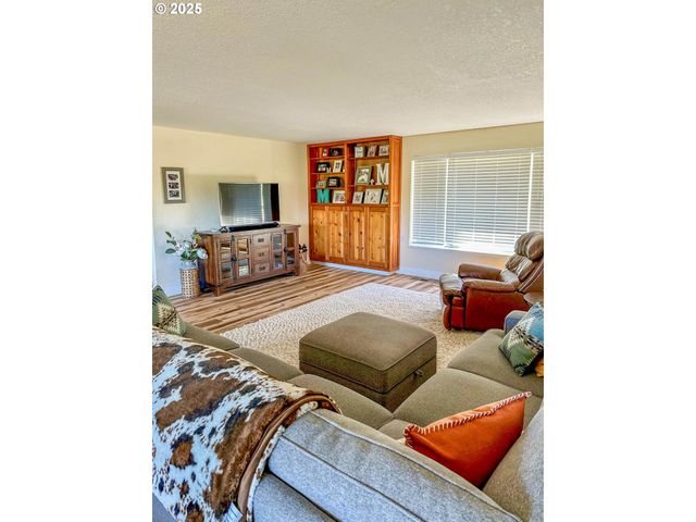 130 TERRACE Dr, Glide, OR 97443