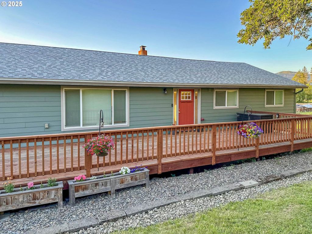 130 TERRACE Dr, Glide, OR 97443